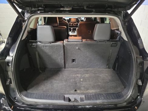 Used 2020 Toyota Highlander XLE image 9