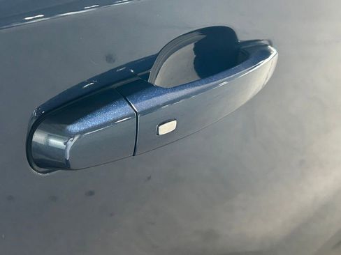 Used 2023 Chevrolet Traverse LT image 22