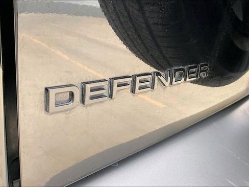 Used 2025 Land Rover Defender 110 S image 8