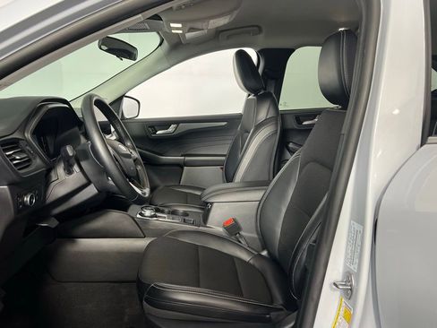 Used 2025 Ford Escape SE image 20