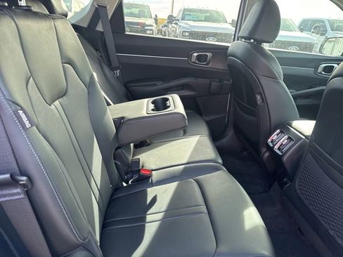 Used 2024 Kia Sorento S w/ Panoramic Sunroof Package image 13
