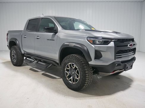 Used 2023 Chevrolet Colorado ZR2 w/ ZR2 Convenience Package III image 3