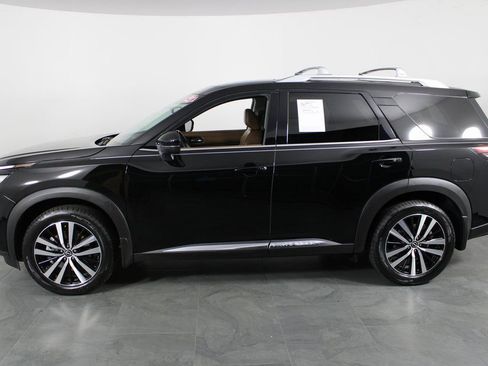 Certified 2023 Nissan Pathfinder Platinum image 9