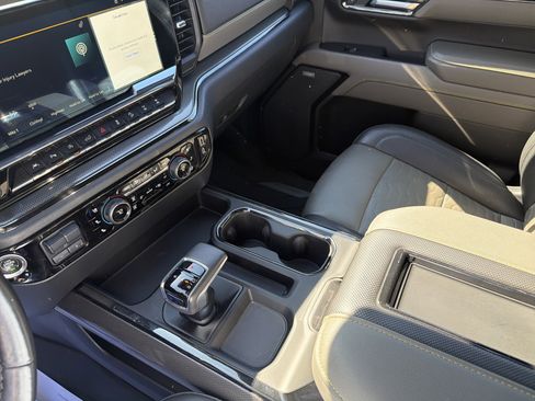 Used 2022 Chevrolet Silverado 1500 ZR2 w/ Technology Package image 18