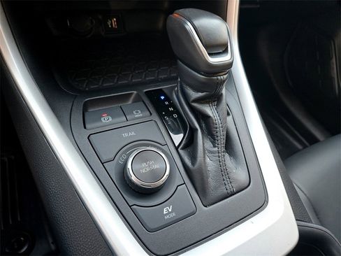 Used 2024 Toyota RAV4 XLE Premium image 22