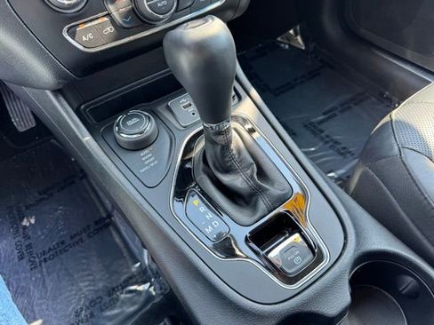 Used 2020 Jeep Cherokee Limited AWD/4WD image 29
