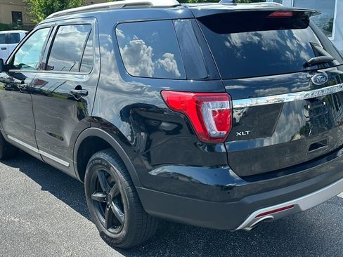 Used 2016 Ford Explorer XLT w/ Equipment Group 202A AWD/4WD image 7