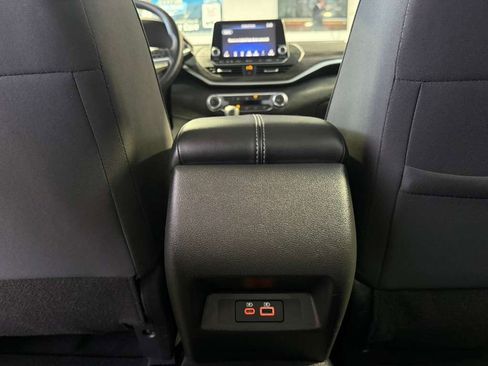 Used 2025 Nissan Altima 2.5 SV image 34