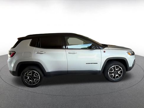 Used 2025 Jeep Compass Trailhawk AWD/4WD image 16