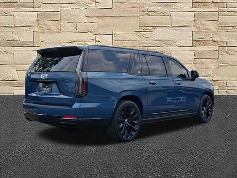 Used 2025 Cadillac Escalade ESV Sport Platinum w/ LPO, ONYX Package AWD/4WD image 4