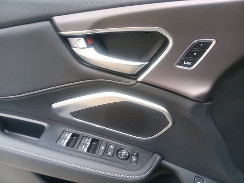 Used 2025 Acura RDX SH-AWD image 16