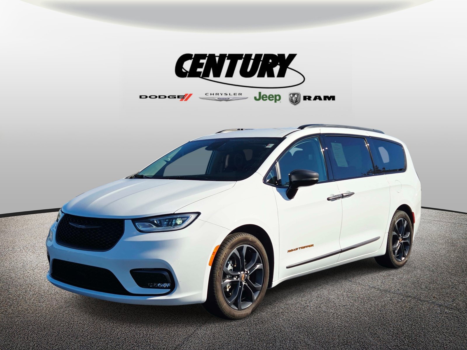 Used 2024 Chrysler Pacifica Touring-L FWD image 8