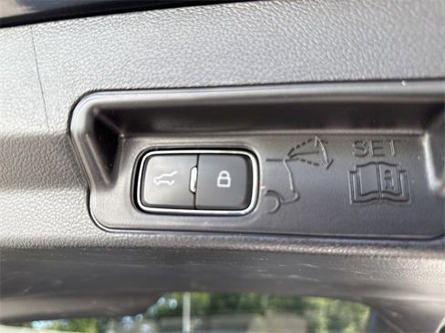 Used 2022 Ford Explorer XLT w/ Equipment Group 202A image 43