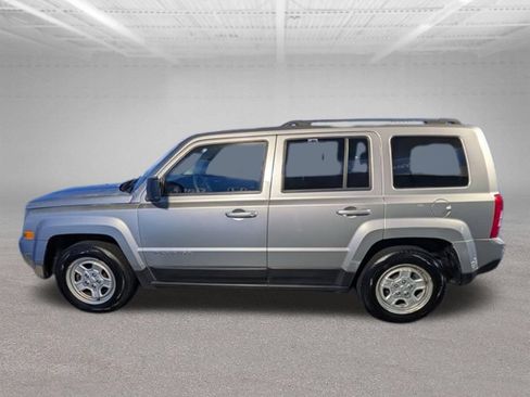 Used 2017 Jeep Patriot Sport w/ Power Value Group FWD image 8