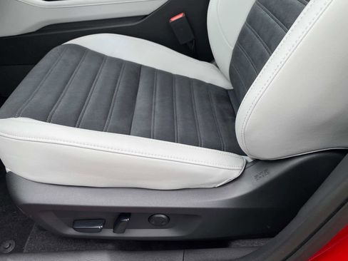 New 2025 Mitsubishi Outlander SE image 10