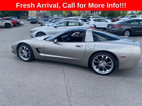 Used 1998 Chevrolet Corvette Coupe w/ Memory Pkg RWD image 19
