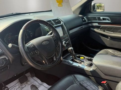 Used 2018 Ford Explorer Platinum AWD/4WD image 10