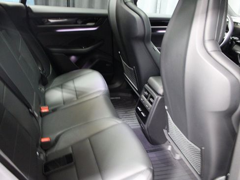 Certified 2025 Porsche Macan Electric image 29