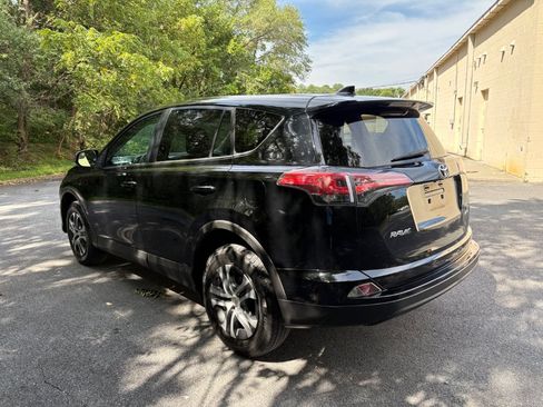 Used 2018 Toyota RAV4 LE w/ All Weather Liner Package AWD/4WD image 7