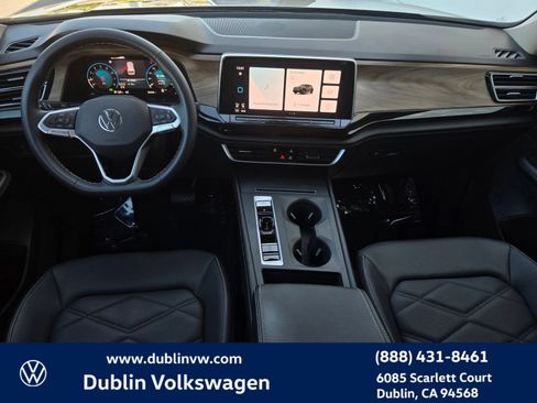 Used 2024 Volkswagen Atlas SE AWD/4WD image 15