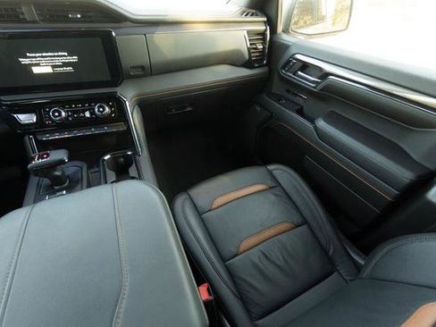 Used 2024 GMC Sierra 1500 AT4 w/ Technology Package image 18