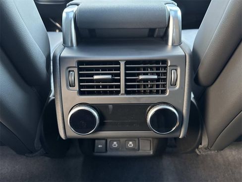 Used 2025 Land Rover Discovery S image 17