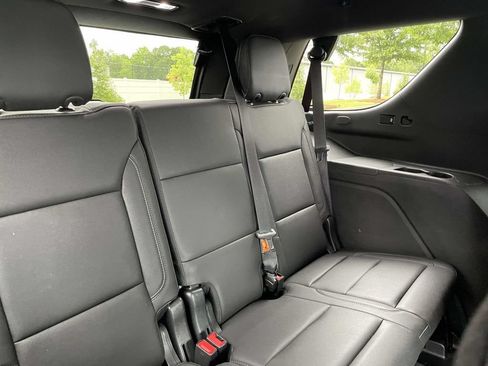 Certified 2022 Chevrolet Tahoe Z71 w/ Luxury Package AWD/4WD image 12