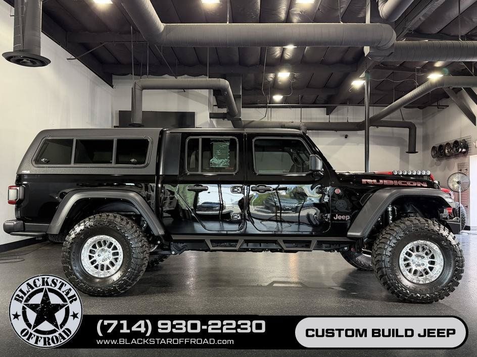 Used 2024 Jeep Gladiator Rubicon w/ Technology Group AWD/4WD image 1