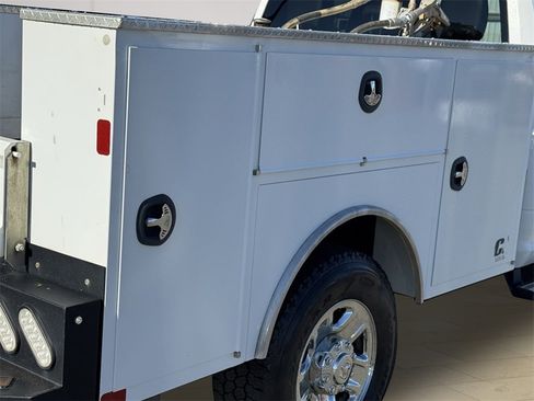 Used 2022 RAM 2500 Tradesman w/ Chrome Appearance Group image 45