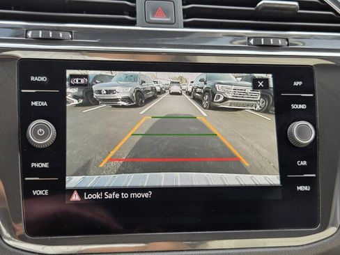 Used 2022 Volkswagen Tiguan SE image 19