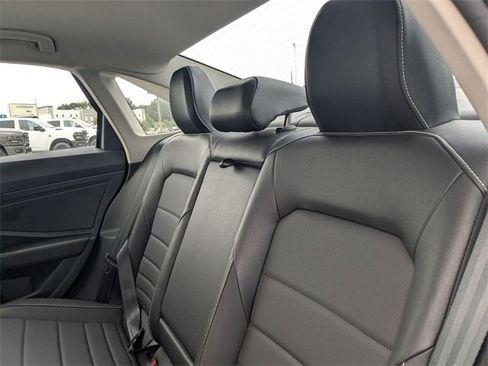 Used 2024 Volkswagen Jetta SE image 27