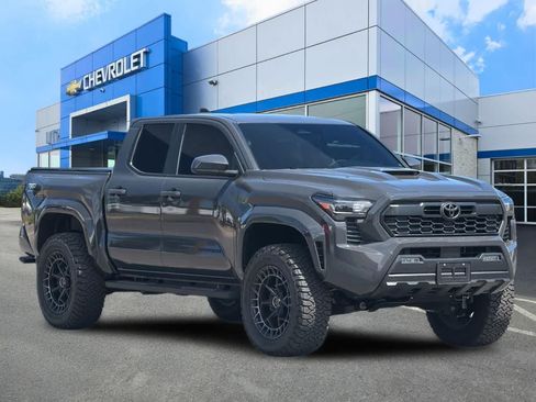 Used 2025 Toyota Tacoma TRD Sport AWD/4WD image 9