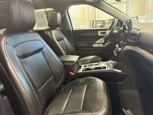 Used 2023 Ford Explorer Limited w/ Limited Technology Package AWD/4WD image 34