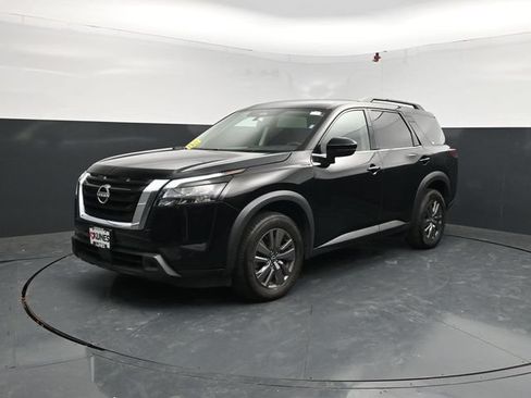 Used 2024 Nissan Pathfinder SV AWD/4WD image 3