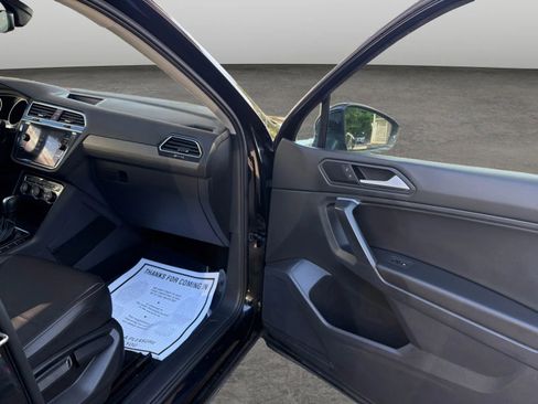Used 2021 Volkswagen Tiguan SE w/ Panoramic Sunroof Package AWD/4WD image 19