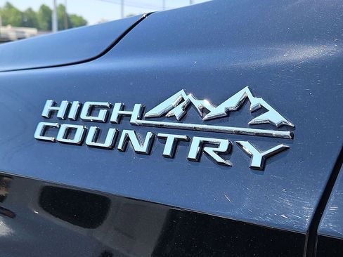 Used 2022 Chevrolet Tahoe High Country AWD/4WD image 38