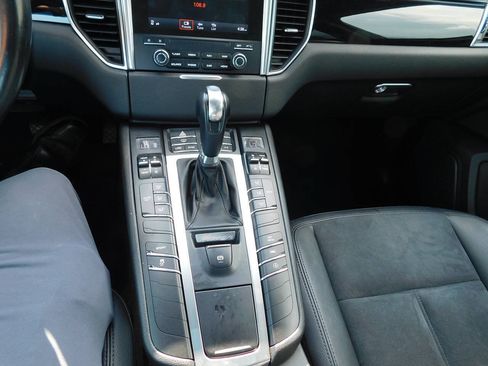 Used 2018 Porsche Macan AWD/4WD image 20