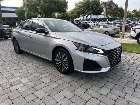 Used 2024 Nissan Altima 2.5 SV FWD image 16