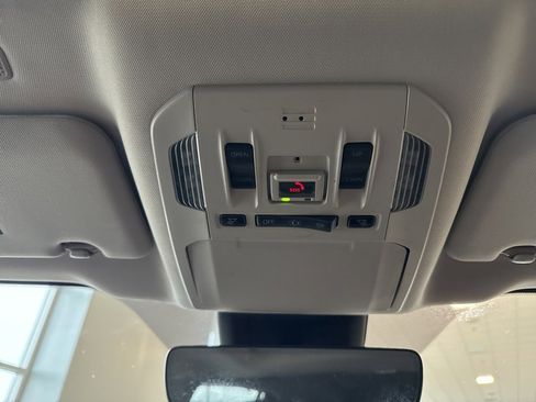 Used 2020 Toyota Highlander XLE image 33