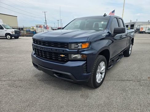 Used 2019 Chevrolet Silverado 1500 Custom w/ Custom Value Package AWD/4WD image 7