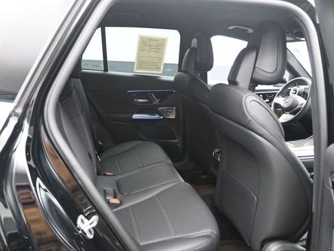Used 2025 Mercedes-Benz GLC 300 image 23