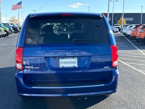 Used 2019 Dodge Grand Caravan SE image 4