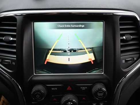 Used 2018 Jeep Grand Cherokee Altitude image 19