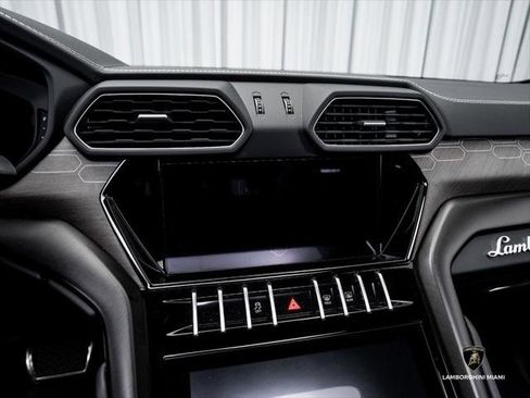 Used 2024 Lamborghini Urus S AWD/4WD image 25