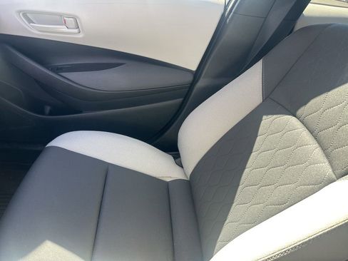 Used 2025 Toyota Corolla LE image 9