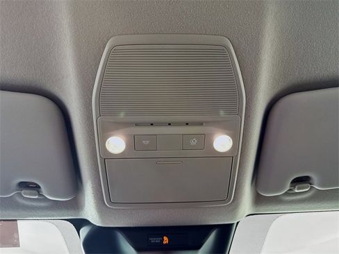 Certified 2025 Nissan Kicks SR image 18