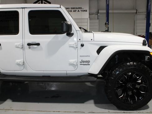 Used 2021 Jeep Wrangler Unlimited Sahara image 7