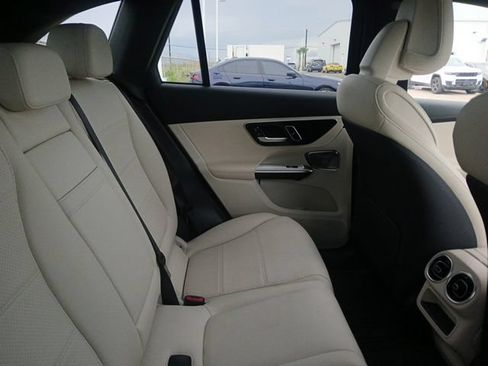 Used 2024 Mercedes-Benz GLC 300 4MATIC image 8