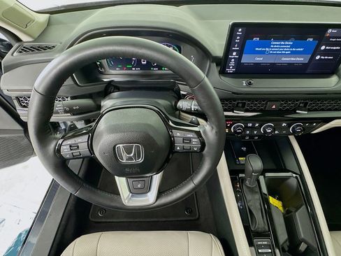 Used 2025 Honda Accord Touring image 14