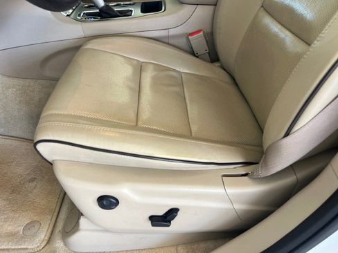 Used 2018 Jeep Grand Cherokee Overland image 16